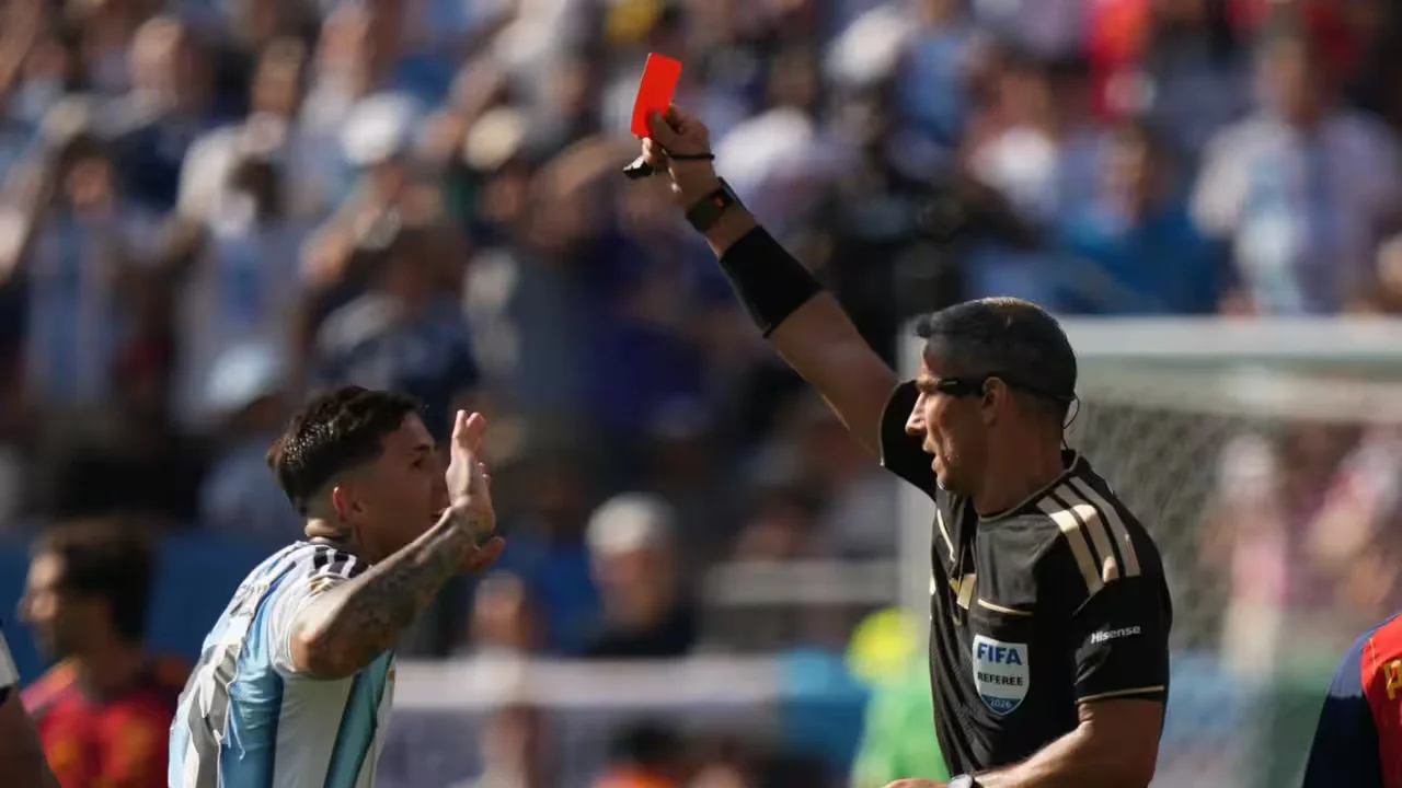 Enzo Fernández Red Card in World Cup Final